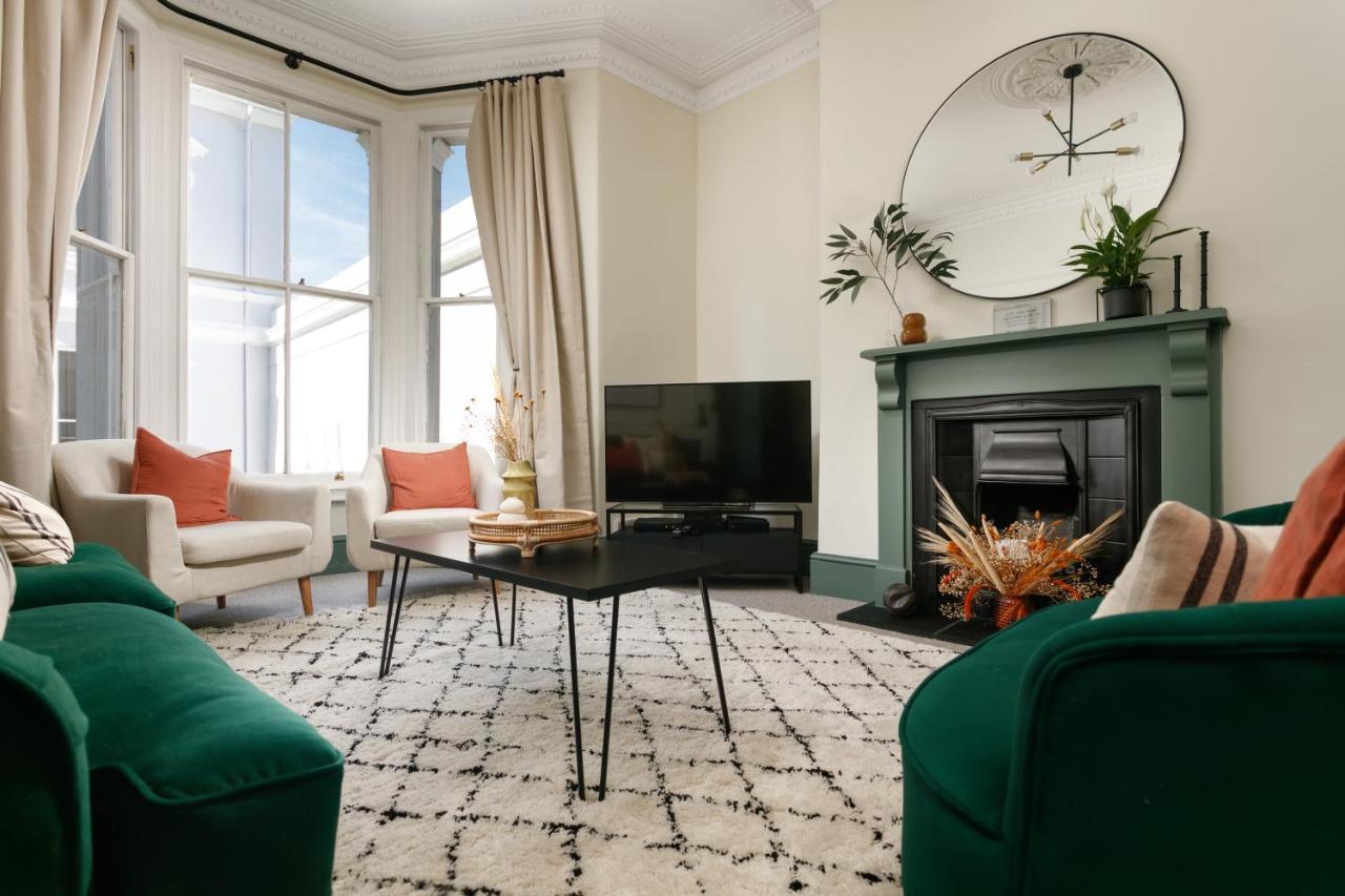 New Luxury For 2024 - Central Plymouth House - Sleeps 10 - Access To Plymouth Town - Close To The Barbican - Pets Welcome - Parking Available - By Luxe Living By Sophia 外观 照片