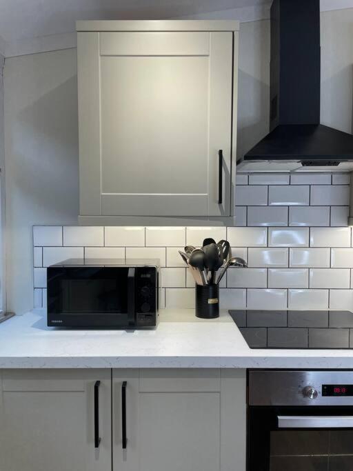 New Luxury For 2024 - Central Plymouth House - Sleeps 10 - Access To Plymouth Town - Close To The Barbican - Pets Welcome - Parking Available - By Luxe Living By Sophia 外观 照片