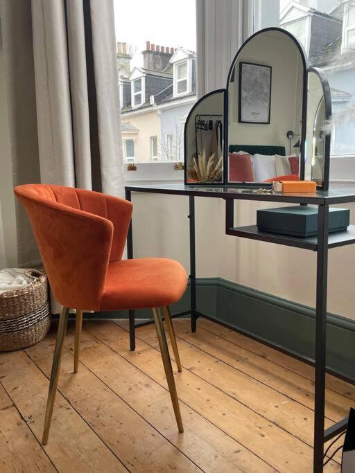 New Luxury For 2024 - Central Plymouth House - Sleeps 10 - Access To Plymouth Town - Close To The Barbican - Pets Welcome - Parking Available - By Luxe Living By Sophia 外观 照片
