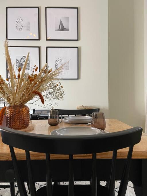 New Luxury For 2024 - Central Plymouth House - Sleeps 10 - Access To Plymouth Town - Close To The Barbican - Pets Welcome - Parking Available - By Luxe Living By Sophia 外观 照片