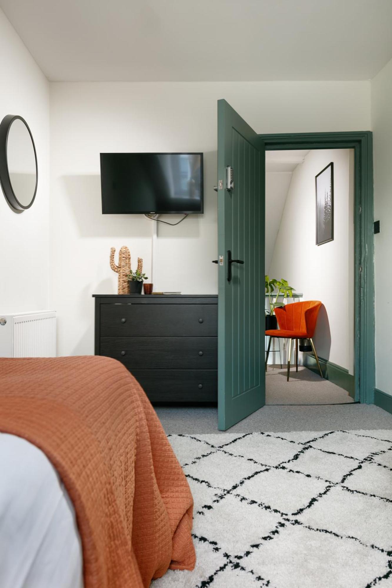 New Luxury For 2024 - Central Plymouth House - Sleeps 10 - Access To Plymouth Town - Close To The Barbican - Pets Welcome - Parking Available - By Luxe Living By Sophia 外观 照片