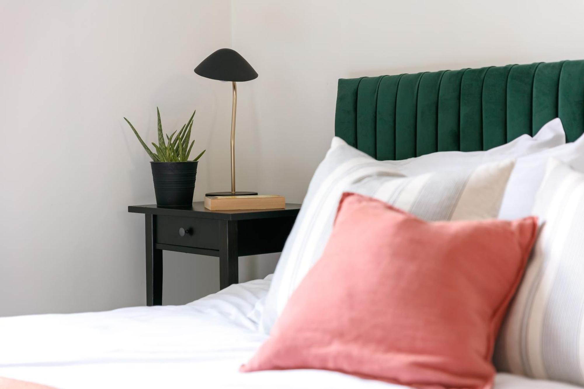New Luxury For 2024 - Central Plymouth House - Sleeps 10 - Access To Plymouth Town - Close To The Barbican - Pets Welcome - Parking Available - By Luxe Living By Sophia 外观 照片