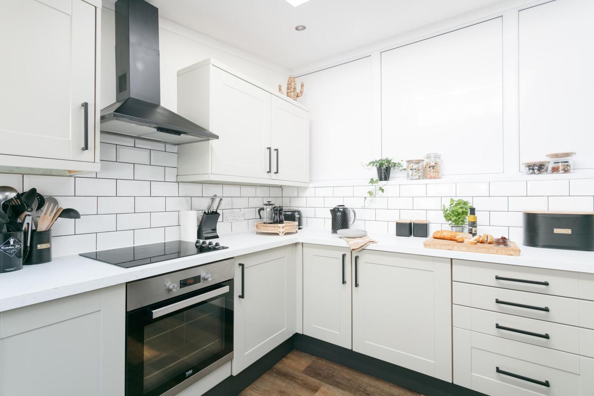New Luxury For 2024 - Central Plymouth House - Sleeps 10 - Access To Plymouth Town - Close To The Barbican - Pets Welcome - Parking Available - By Luxe Living By Sophia 外观 照片