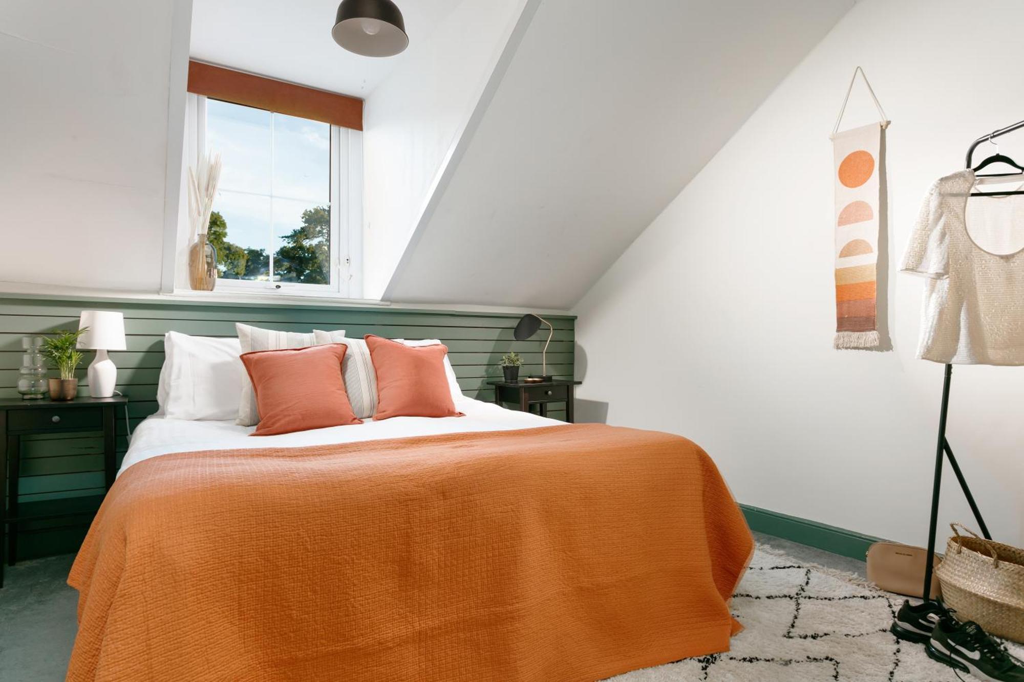 New Luxury For 2024 - Central Plymouth House - Sleeps 10 - Access To Plymouth Town - Close To The Barbican - Pets Welcome - Parking Available - By Luxe Living By Sophia 外观 照片