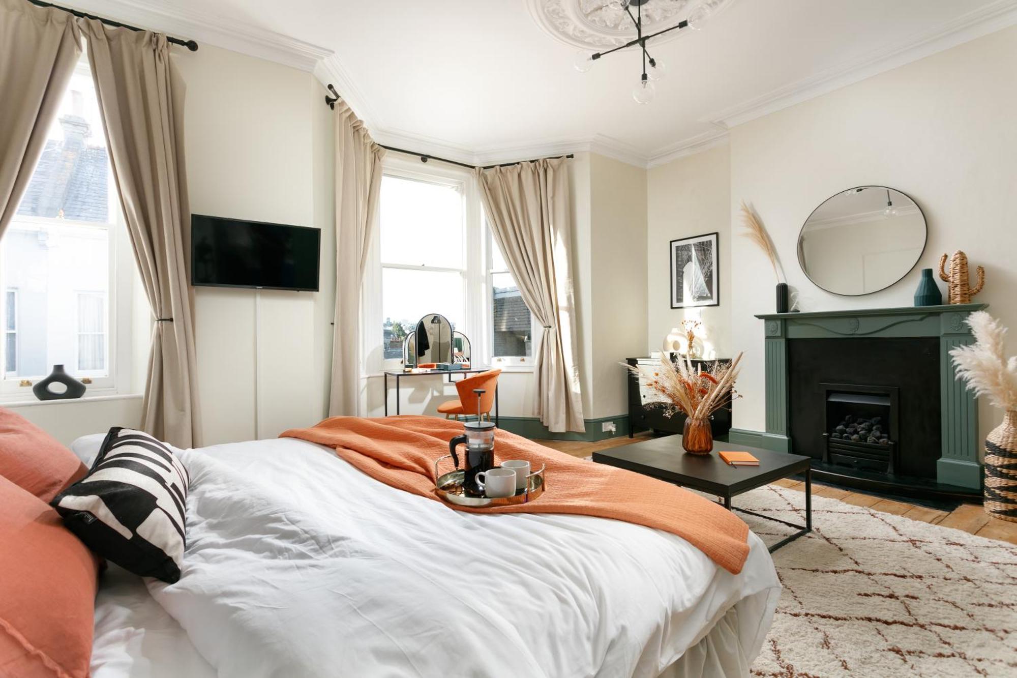 New Luxury For 2024 - Central Plymouth House - Sleeps 10 - Access To Plymouth Town - Close To The Barbican - Pets Welcome - Parking Available - By Luxe Living By Sophia 外观 照片